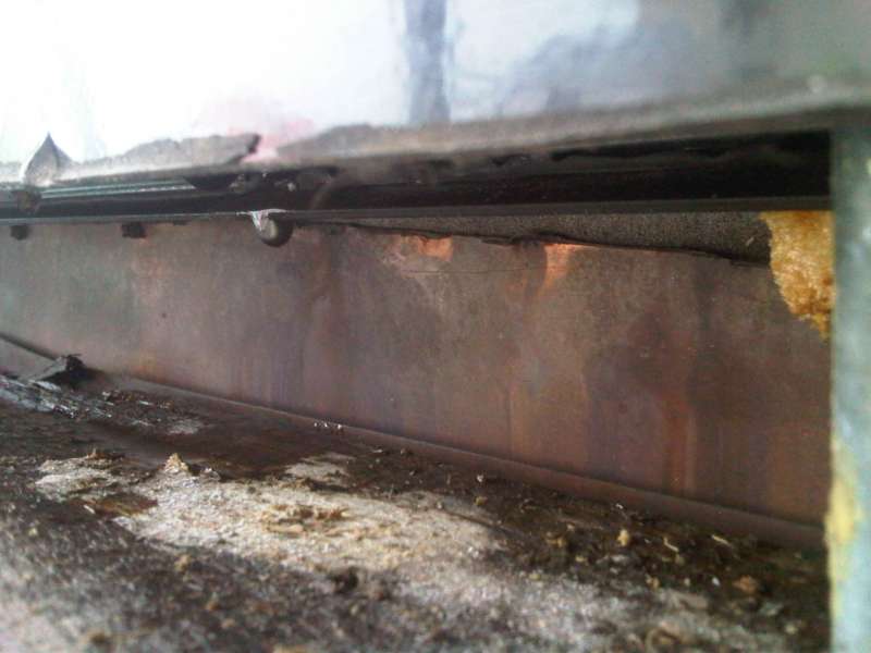 BAU.DE / BAU-Forum: 2. Bild zu Frage "Undichte Fenster im Altbau: Ursachen, Reparatur & Kosten f&uuml;r Wasserablaufschlitze?" im BAU-Forum "Fenster und Au&szlig;ent&uuml;ren"