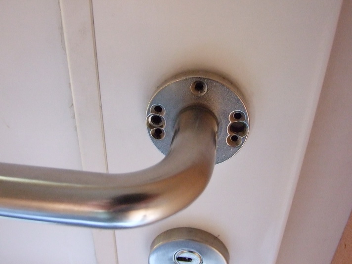 BAU.DE / BAU-Forum: 1. Bild zu Frage "Lockere T&uuml;rklinke an Haust&uuml;r reparieren: Ursachen, L&ouml;sungen & Kosten" im BAU-Forum "Fenster und Au&szlig;ent&uuml;ren"