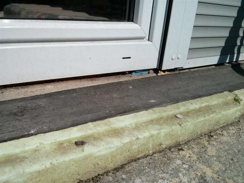 BAU.DE / BAU-Forum: 1. Bild zu Frage "Terrassentür auf Estrich montiert: Wärmebrücke, Abdichtung & Risiken beheben?" im BAU-Forum "Fenster und Außentüren" BAU.DE / BAU-Forum: 1. Bild zu Frage "Terrassentür auf Estrich montiert: Wärmebrücke, Abdichtung & Risiken beheben?" im BAU-Forum "Fenster und Außentüren"