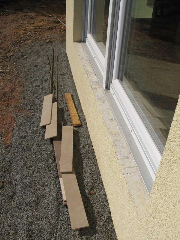 BAU.DE / BAU-Forum: 1. Bild zu Frage "Fensterb&auml;nke fehlen bei Fenstert&uuml;ren zum Neubau-Erker: Abdichtung, Gew&auml;hrleistung & Kosten?" im BAU-Forum "Fenster und Au&szlig;ent&uuml;ren"