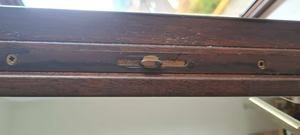 BAU.DE / BAU-Forum: 3. Bild zu Frage "Alte Holz-Roto-Fenster: Anpressdruck einstellen" im BAU-Forum "Fenster und Außentüren"