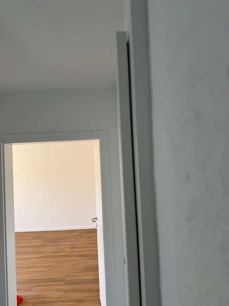 BAU.DE / BAU-Forum: 2. Bild zu Frage "T&uuml;rspalt Wohnungseingangst&uuml;r oben 6 mm: Schallschutz-Problem & Reklamation beim Vermieter?" im BAU-Forum "Fenster und Au&szlig;ent&uuml;ren"