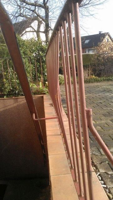 BAU.DE / BAU-Forum: 2. Bild zu Frage "Treppengeländer durch Unfall beschädigt. Was nun?" im BAU-Forum "Rund um den Garten"