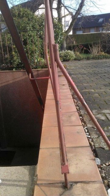 BAU.DE / BAU-Forum: 3. Bild zu Frage "Treppengeländer durch Unfall beschädigt. Was nun?" im BAU-Forum "Rund um den Garten"