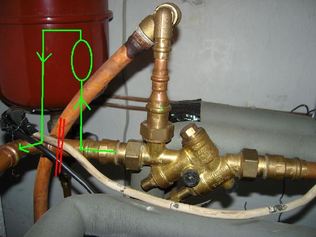 BAU.DE / BAU-Forum: 1. Bild zu Antwort "Ausdehnungsgef&auml;&szlig;: Positionierung & zus&auml;tzliche Verrohrung n&ouml;tig" auf die Frage "Trinkwasser Ausdehnungsgef&auml;&szlig; fehlt: Richtige Gr&ouml;&szlig;e, Funktion & Installation im Einfamilienhaus?" im BAU-Forum "Heizung / Warmwasser"