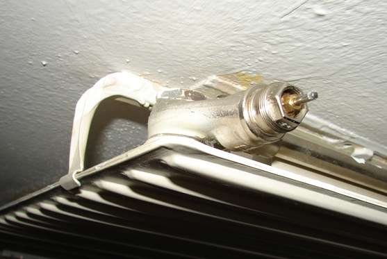 BAU.DE / BAU-Forum: 2. Bild zu Frage "Heizk&ouml;rperventil identifizieren: Welcher Ventiltyp passt zu meinen Thermostaten (2cm Gewinde)?" im BAU-Forum "Heizung / Warmwasser"