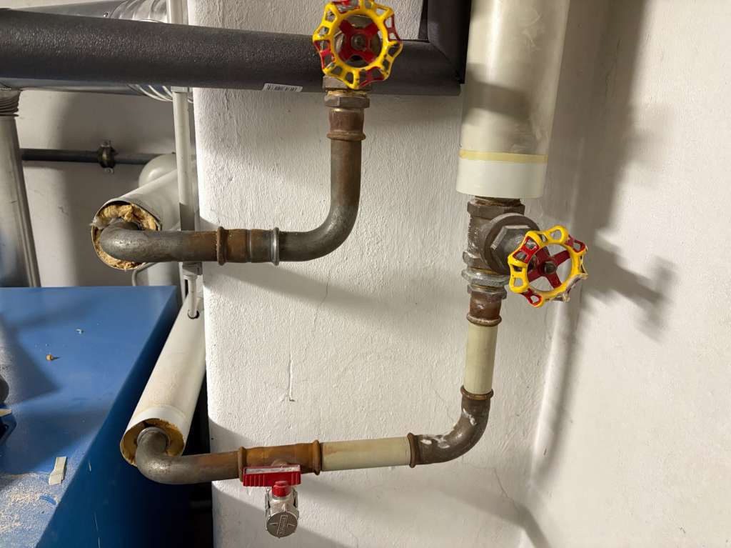 BAU.DE / BAU-Forum: 1. Bild zu Frage "Pressfitting für 32 mm Stahlrohr - Anschluss Fußbodenheizung an bestehende Heizung" im BAU-Forum "Heizung / Warmwasser"