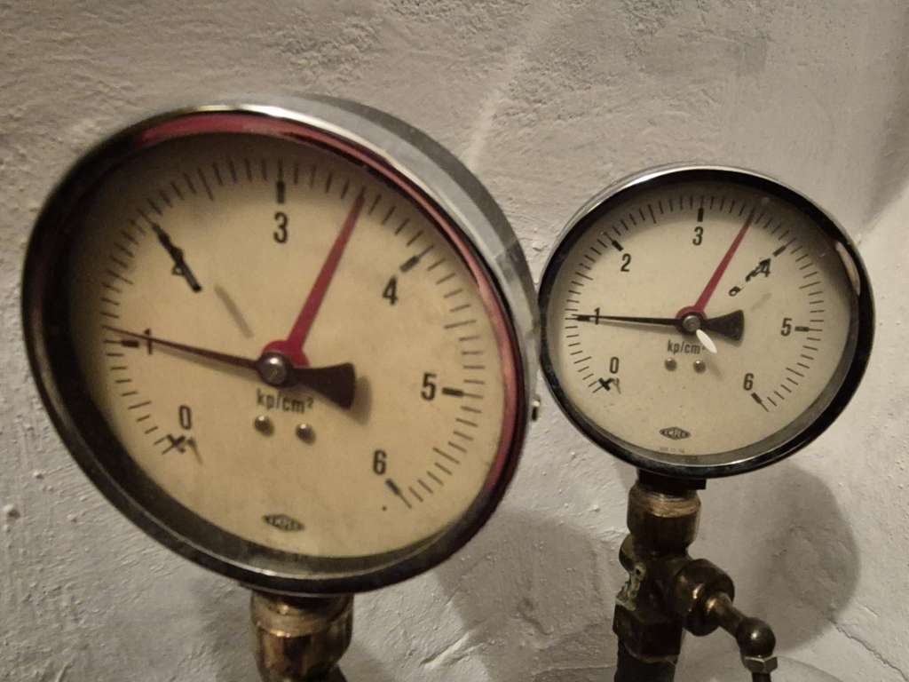 BAU.DE / BAU-Forum: 2. Bild zu Frage "Heizsystem Druckabfall nach Ventil Schlie&szlig;en: Leck oder Temperatur? (7h/3.5 auf 1.1 bar)" im BAU-Forum "Heizung / Warmwasser"