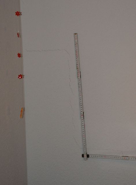 BAU.DE / BAU-Forum: 1. Bild zu Frage "Risse in Innenwand nach 1,5 Jahren: Ursachen, Gew&auml;hrleistung & M&auml;ngelanzeige?" im BAU-Forum "Innenw&auml;nde"