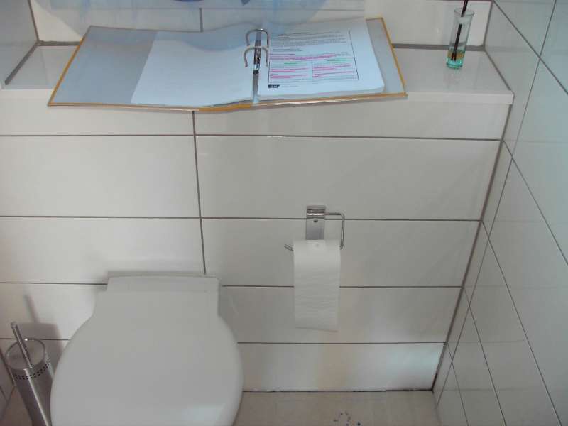 BAU.DE / BAU-Forum: 2. Bild zu Frage "Wandverschiebung im Neubau: Ursachen, Risiken & Lösungen für Fertighaus-WC?" im BAU-Forum "Innenwände" BAU.DE / BAU-Forum: 2. Bild zu Frage "Wandverschiebung im Neubau: Ursachen, Risiken & Lösungen für Fertighaus-WC?" im BAU-Forum "Innenwände"