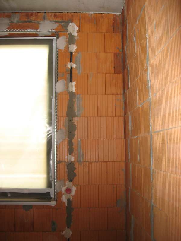 BAU.DE / BAU-Forum: 1. Bild zu Frage "Elektro-Installationsschlitze putzen: DIN 18299, Nebenleistung vs. Besondere Leistung? Kosten & Materialien" im BAU-Forum "Innenw&auml;nde"