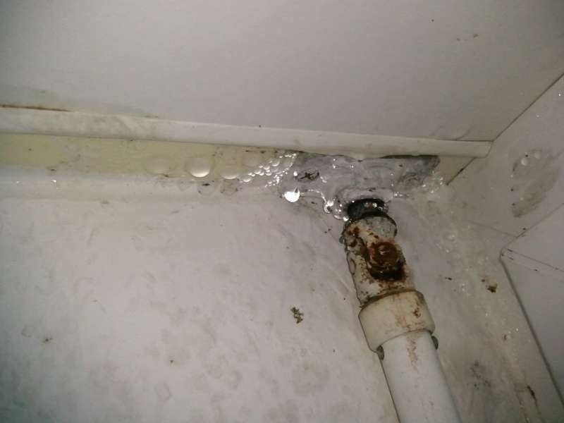 BAU.DE / BAU-Forum: 1. Bild zu Frage "Feuchtigkeit in Dachgeschoss-Ecken: Ursachen, Folgen & L&ouml;sungen f&uuml;r Innenw&auml;nde?" im BAU-Forum "Innenw&auml;nde"