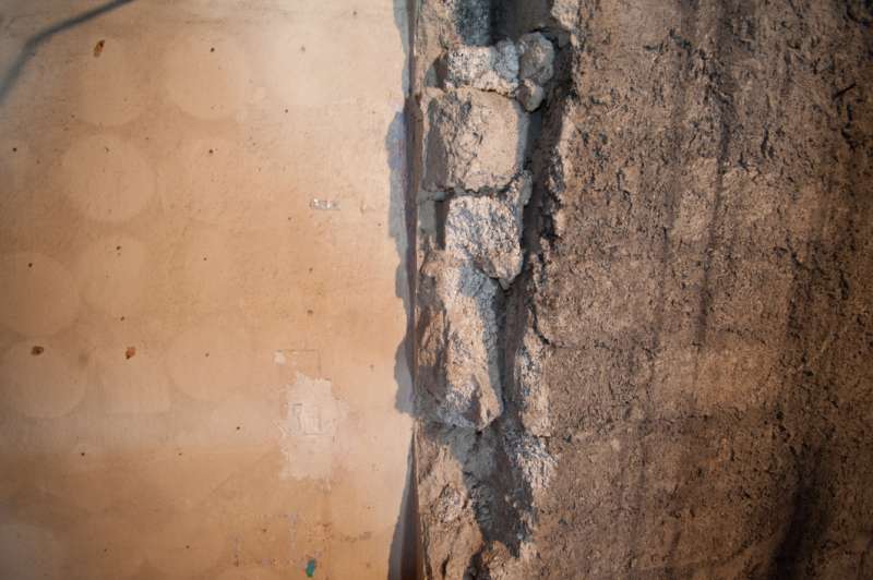 BAU.DE / BAU-Forum: 1. Bild zu Frage "Innenputz im Altbau: Kalkputz oder Gipsputz? Vorbereitung, Material & Untergrund" im BAU-Forum "Innenw&auml;nde"