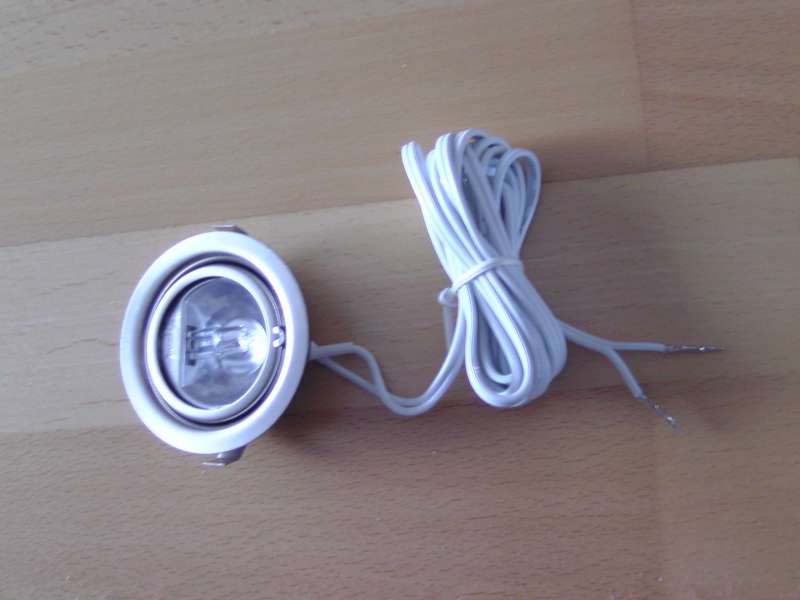 BAU.DE / BAU-Forum: 1. Bild zu Frage "Steckdose & 2 Lampen an 3-adrige Leitung im Bad anschlie&szlig;en? Anleitung & Gefahren" im BAU-Forum "Installation: Elektro, Gas, Wasser, Fernw&auml;rme etc."