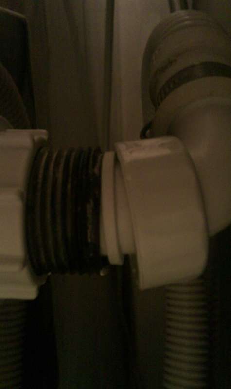 BAU.DE / BAU-Forum: 1. Bild zu Frage "Waschmaschine Ablaufschlauchventil tropft: Ursachen, L&ouml;sungen & Dichtungsring-Check" im BAU-Forum "Installation: Elektro, Gas, Wasser, Fernw&auml;rme etc."