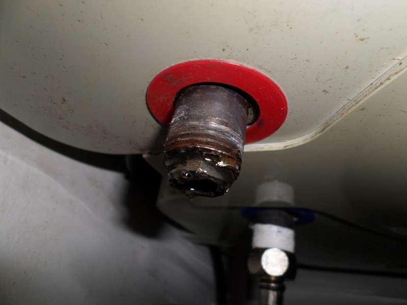 Bild zum BAU-Forumsbeitrag: Warmwasseranschlussstutzen Boiler verrostet im Forum Installation: Elektro, Gas, Wasser, Fernwärme etc.