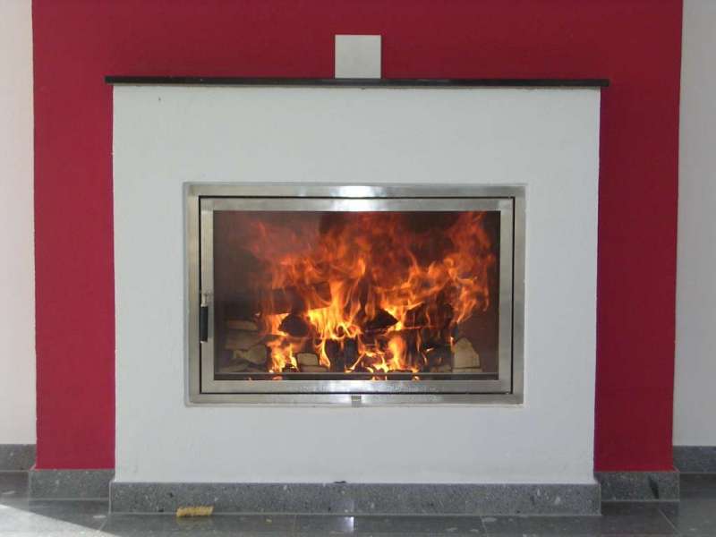 BAU.DE / BAU-Forum: 1. Bild zu Antwort "Kondenswasserbildung: Zuluftrohr offen &ndash; Schaden am Kaminofen!" auf die Frage "Kaminofen Zuluftrohr: Schimmelgefahr durch Kondenswasser unter Schrank? Erfahrungen?" im BAU-Forum "Kamin und Kachelofen"