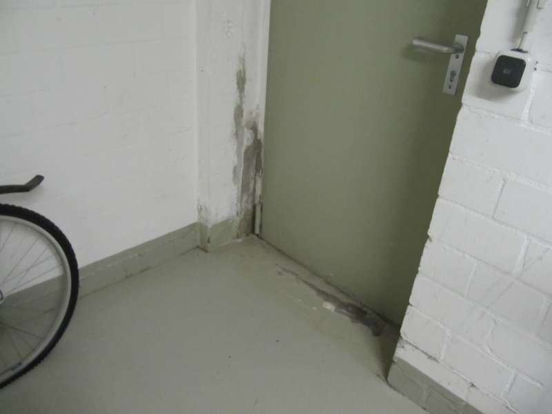 Bild zum BAU-Forumsbeitrag: Feuchtigkeit am Sockel Kelleraußentreppe wandert ins Haus im Forum Keller