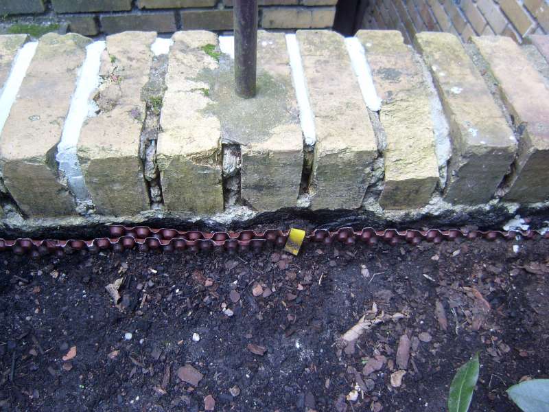 BAU.DE / BAU-Forum: 1. Bild zu Frage "Kellertreppenmauer abdichten & verkleiden: Blech, Noppenfolie &ndash; was ist wasserfest?" im BAU-Forum "Keller"
