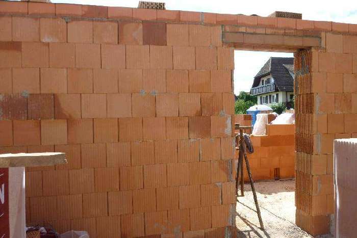 BAU.DE / BAU-Forum: 1. Bild zu Frage "Mauerwerk: Geschnittene Steine an Fenster/T&uuml;r &ndash; Optik, Haltbarkeit & Risiken?" im BAU-Forum "Neubau"