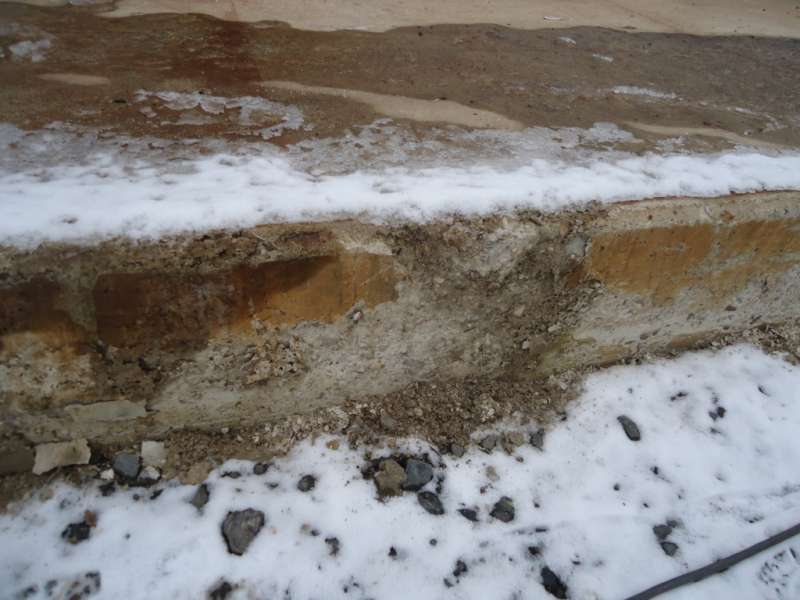 BAU.DE / BAU-Forum: 3. Bild zu Frage "1,5 Jahre alter Beton bl&auml;ttert ab" im BAU-Forum "Neubau"