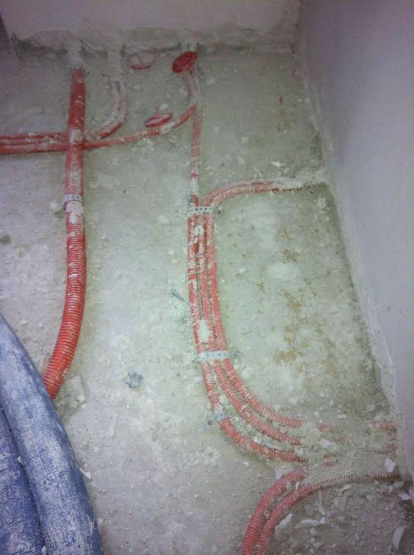 BAU.DE / BAU-Forum: 1. Bild zu Frage "Estrich verlegen auf losem Schutt" im BAU-Forum "Neubau"