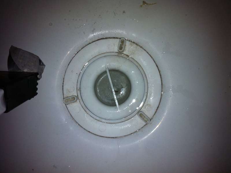 BAU.DE / BAU-Forum: 1. Bild zu Frage "Duschwannenablauf Abdeckung finden: Hersteller unbekannt &ndash; Tipps & L&ouml;sungen" im BAU-Forum "Sanit&auml;r, Bad, Dusche, WC"