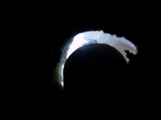 BAU.DE / BAU-Forum: 1. Bild zu Antwort "Die fehlende Dichtungsmanschette versucht man anscheinend..." auf die Frage "Wandurchführung Dusche" im BAU-Forum "Sanitär, Bad, Dusche, WC"