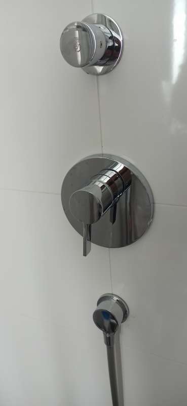 BAU.DE / BAU-Forum: 2. Bild zu Frage "Geräusche aus Umschalter in der Dusche" im BAU-Forum "Sanitär, Bad, Dusche, WC"