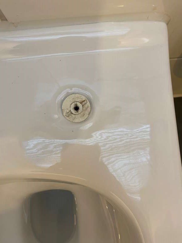Bild zum Forumsbeitrag: spezielle WC-Sitz Befestigung gesucht, bin verzweifelt