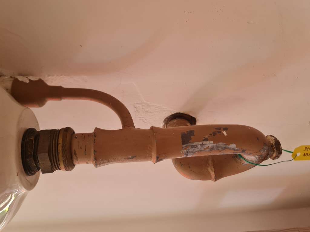 BAU.DE / BAU-Forum: 2. Bild zu Frage "Syphon Waschbecken erneuern: Welches Modell passt? Anleitung & Auswahlhilfe?" im BAU-Forum "Sanit&auml;r, Bad, Dusche, WC"
