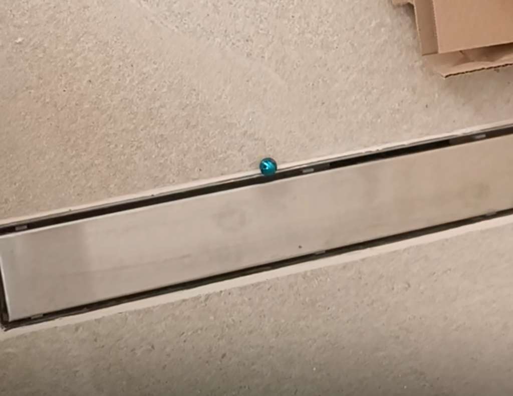 BAU.DE / BAU-Forum: 2. Bild zu Frage "Duschablauf Höhenversatz 2 mm: Welche Norm gilt für Fliesenübergang?" im BAU-Forum "Sanitär, Bad, Dusche, WC" BAU.DE / BAU-Forum: 2. Bild zu Frage "Duschablauf Höhenversatz 2 mm: Welche Norm gilt für Fliesenübergang?" im BAU-Forum "Sanitär, Bad, Dusche, WC"