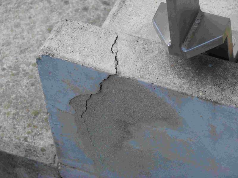 BAU.DE / BAU-Forum: 2. Bild zu Frage "Fertigbetontreppe Ausbruch: Ursachen, Reparatur mit Betonspachtel & Fachfirma finden?" im BAU-Forum "Modernisierung / Sanierung / Bauschäden" BAU.DE / BAU-Forum: 2. Bild zu Frage "Fertigbetontreppe Ausbruch: Ursachen, Reparatur mit Betonspachtel & Fachfirma finden?" im BAU-Forum "Modernisierung / Sanierung / Bauschäden"