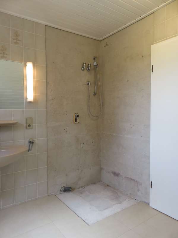 Bild zum BAU-Forumsbeitrag: Schimmelbildung an Wand hinter Dusche im Forum Modernisierung / Sanierung / Bauschäden