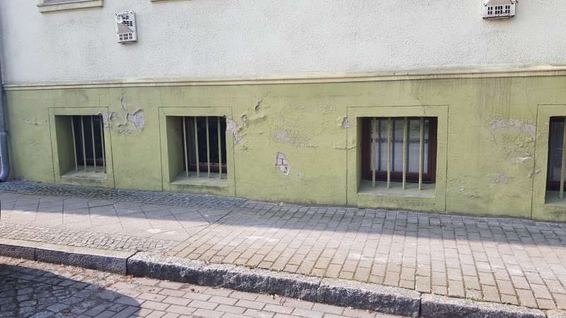 BAU.DE / BAU-Forum: 4. Bild zu Frage "Feuchtigkeit im Mauerwerk. Wie kann man das Problem beheben?" im BAU-Forum "Modernisierung / Sanierung / Bauschäden"