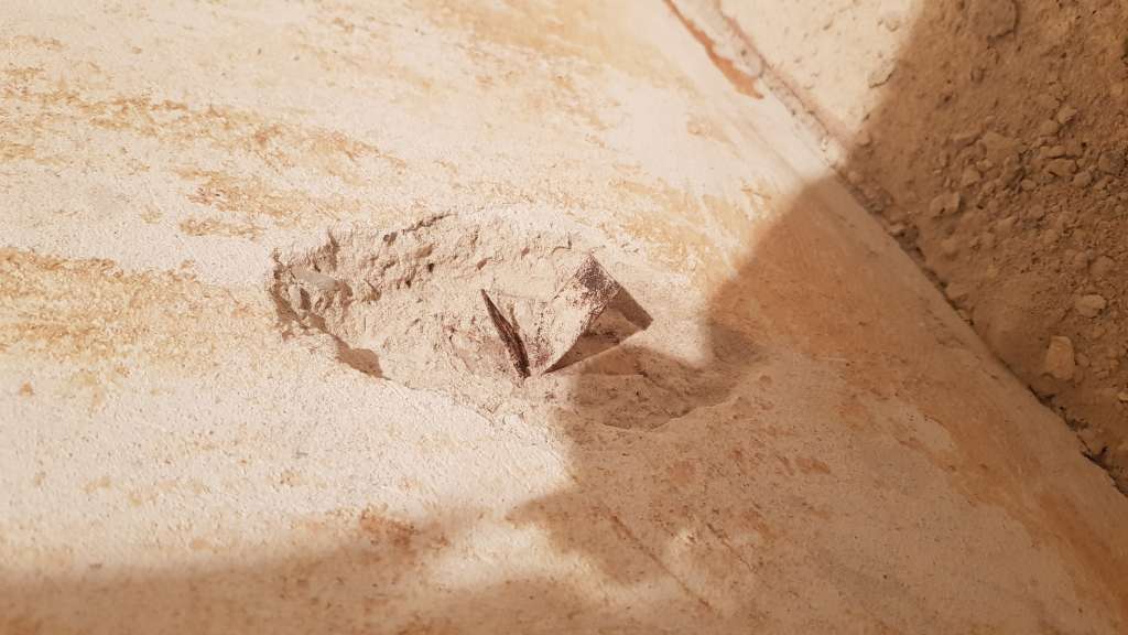 BAU.DE / BAU-Forum: 1. Bild zu Frage "Metallbleche in Kellerwand - Rost nach Wasserschaden behandeln?" im BAU-Forum "Modernisierung / Sanierung / Bauschäden"