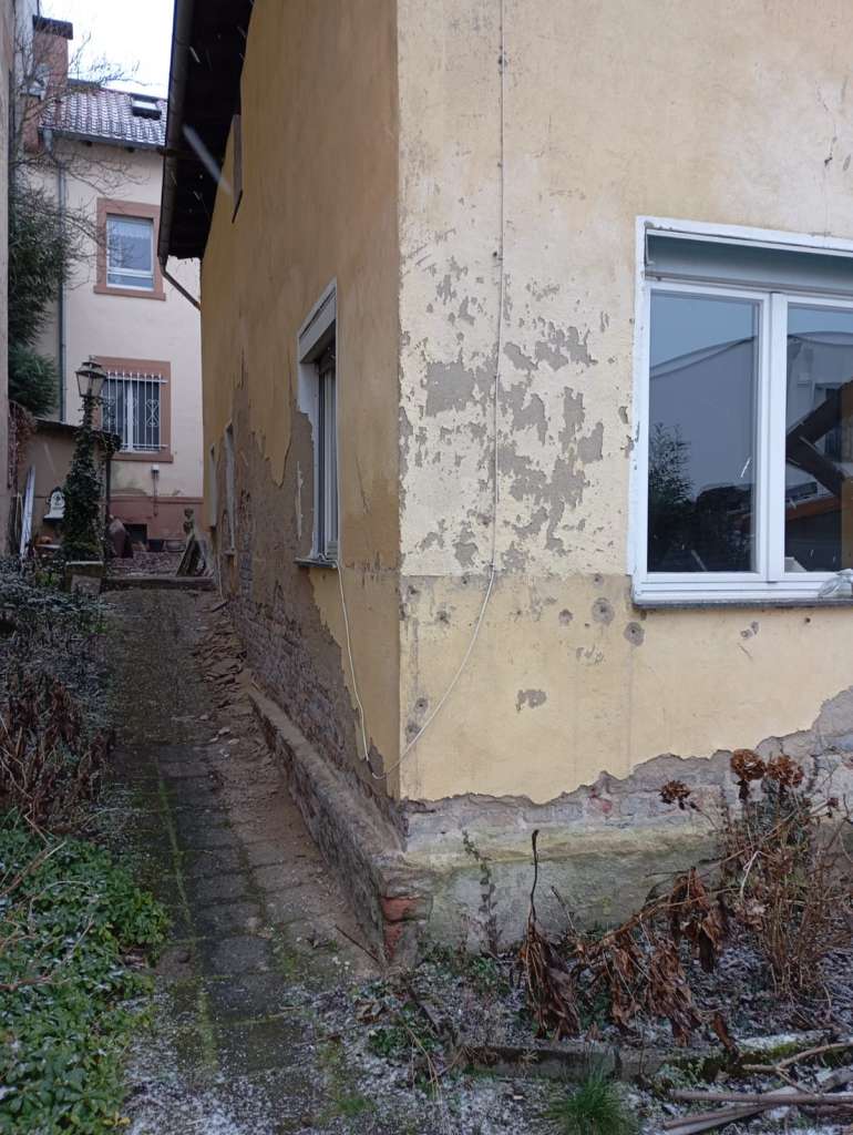 BAU.DE / BAU-Forum: 1. Bild zu Frage "Richtige Höhe der Horizontalsperre bei einem Haus in Hanglage?" im BAU-Forum "Modernisierung / Sanierung / Bauschäden" BAU.DE / BAU-Forum: 1. Bild zu Frage "Richtige Höhe der Horizontalsperre bei einem Haus in Hanglage?" im BAU-Forum "Modernisierung / Sanierung / Bauschäden"