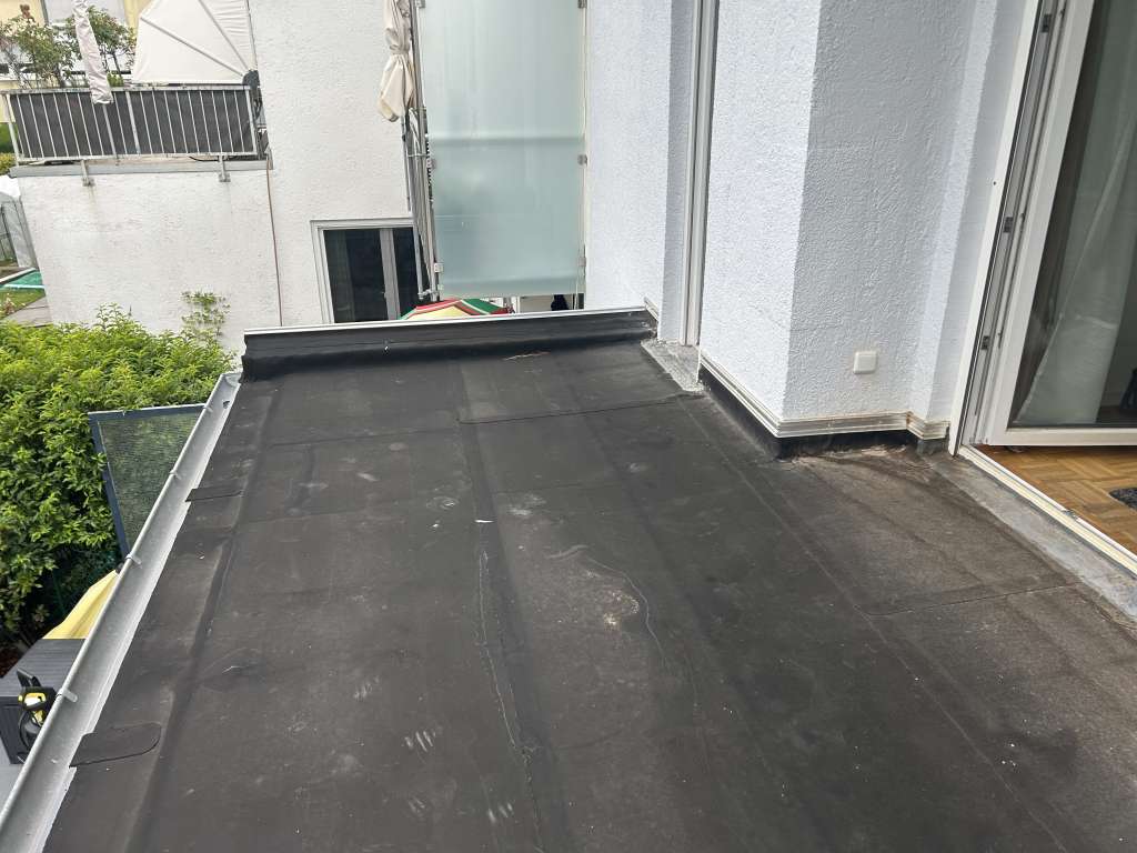 BAU.DE / BAU-Forum: 2. Bild zu Frage "Balkonbelag auf Bitumenbahn: Triflex oder Watec 3e mit Dünnbettverfahren?" im BAU-Forum "Sonstige Themen"