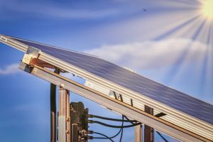 Optimale Platzierung und Ausrichtung: Tipps für den Bau eines professionellen Solar Balkonkraftwerks - Bild: Tom auf Pixabay