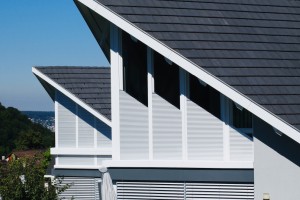 Schr&auml;grollladen: Die smarte L&ouml;sung f&uuml;r Fenster mit Winkel