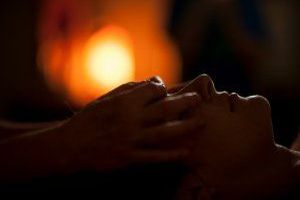 Eine Atempause bezeichnet im wörtlichen Sinne eine kurze Unterbrechung, um Atem zu schöpfen, und wird metaphorisch verwendet, um eine kurze Auszeit oder Pause in einer anstrengenden oder stressigen Situation zu beschreiben.