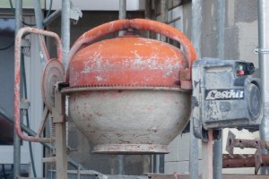 Ein Betonmischer ist eine Maschine, die speziell zur Herstellung homogener Beton- oder M&ouml;rtelmischungen entwickelt wurde.