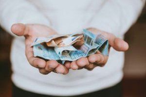 Eine Finanzierungsmethode bezieht sich auf die spezifische Art und Weise, wie ein Projekt, eine Investition oder ein Vorhaben mit den notwendigen finanziellen Mitteln ausgestattet wird.