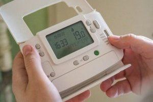 Die Heizregelung ist ein System zur Steuerung und Regelung der Raumtemperatur in Gebäuden.