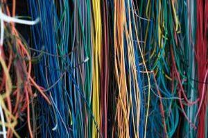 Kabeltyp bezieht sich auf die Art von Kabel, die in der elektrischen und Datenübertragung verwendet werden.