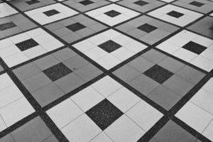 Eine Klick-Terrassenfliese ist eine Fliese für den Außenbereich, die durch ein Klicksystem einfach und ohne den Einsatz von Klebstoffen oder Mörtel verlegt werden kann.