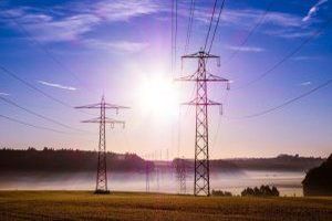 Konnektivität beschreibt die Fähigkeit von Geräten, Systemen oder Netzwerken, miteinander zu kommunizieren und Daten auszutauschen.