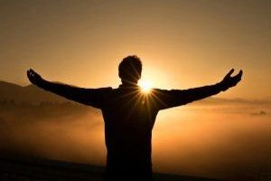 Meditation ist eine geistige Praxis, bei der durch Konzentration, Stille oder bestimmte Techniken ein Zustand innerer Ruhe, Klarheit oder Einsicht angestrebt wird.