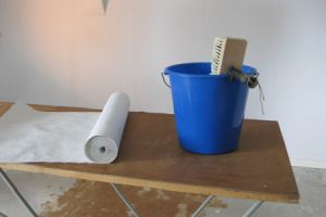 Tapetenkleister ist eine spezielle Klebemasse, die zum Anbringen von Tapeten auf Wänden verwendet wird. Tapetenkleister ist eine spezielle Klebemasse, die zum Anbringen von Tapeten auf Wänden verwendet wird.