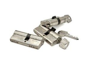 Der Schlie&szlig;zylinder ist das funktionale Herzst&uuml;ck eines modernen T&uuml;rschlosses, das die mechanische Abtastung des Schl&uuml;ssels und die &Uuml;bertragung der Drehbewegung auf den Riegel &uuml;bernimmt.